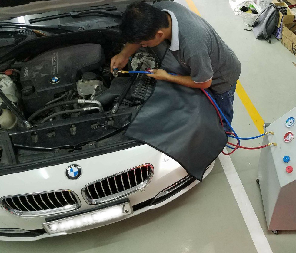 iểm tra bảo dưỡng hệ thống lạnh xe BMW