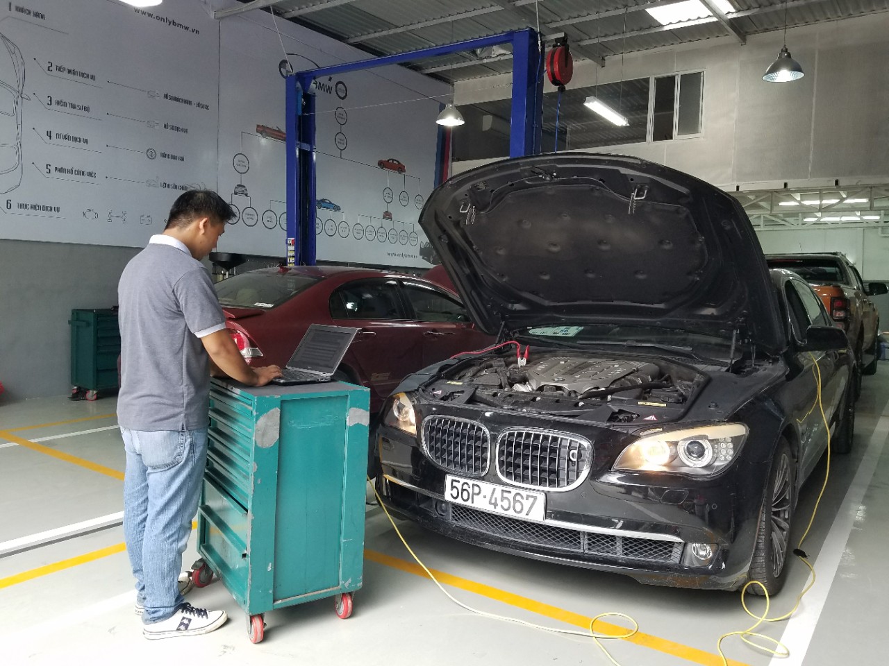 Garage chuyên sửa chữa điện ô tô BMW tại TPHCM