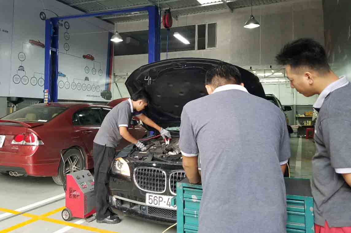 Garage chuyên sửa chữa điện máy lạnh ô tô BMW